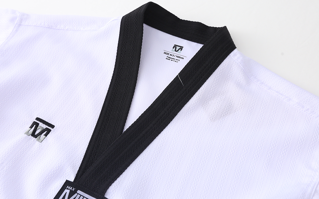 DOBOK-CUELLO-NEGRO-(MW-003)_02.jpg
